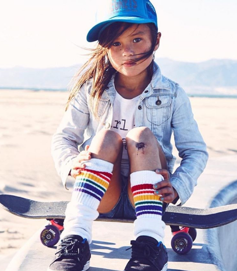 OS irmãos Sky, de oito anos, e Ocean, de cinco, fazem sucesso na internet e na TV americana com manobras radicais de skate