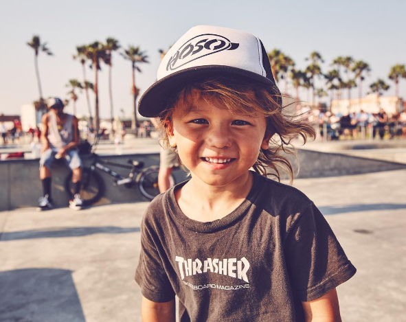 OS irmãos Sky, de oito anos, e Ocean, de cinco, fazem sucesso na internet e na TV americana com manobras radicais de skate