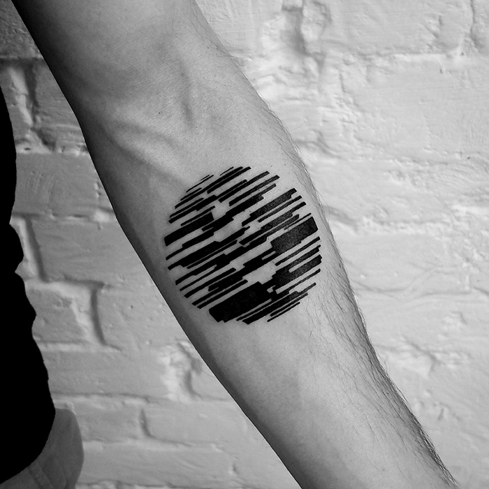 O artista russo Stanislaw Wilczynski cria tatuagens geométricas minimalistas de linhas retas e as batizou de 