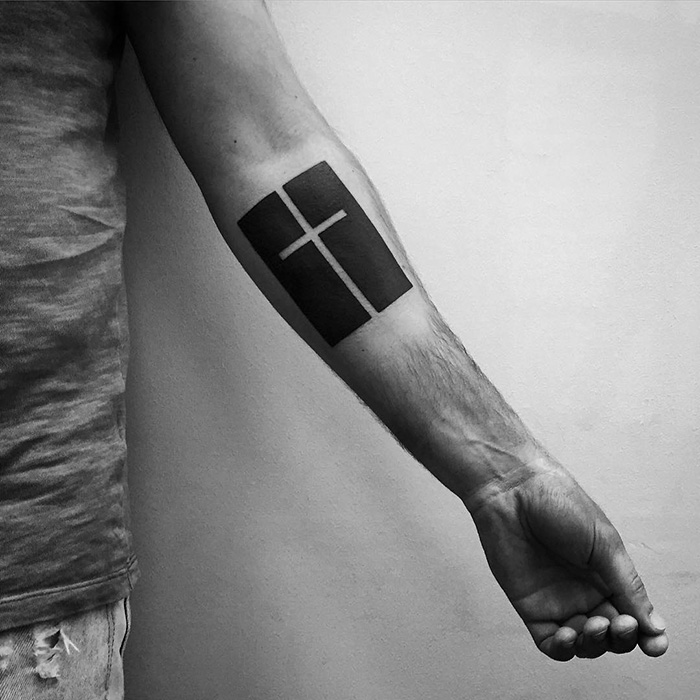 O artista russo Stanislaw Wilczynski cria tatuagens geométricas minimalistas de linhas retas e as batizou de 