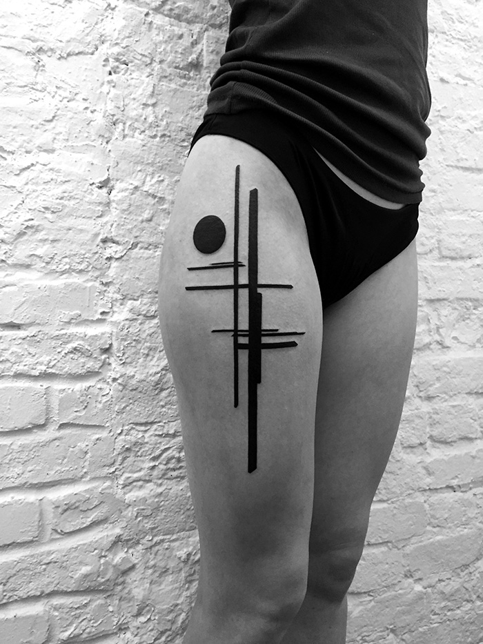 O artista russo Stanislaw Wilczynski cria tatuagens geométricas minimalistas de linhas retas e as batizou de 