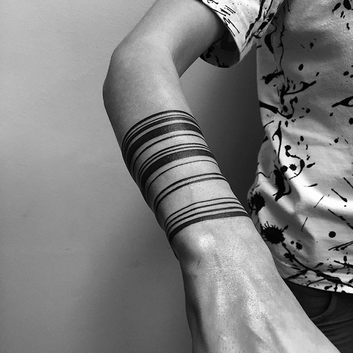 O artista russo Stanislaw Wilczynski cria tatuagens geométricas minimalistas de linhas retas e as batizou de 