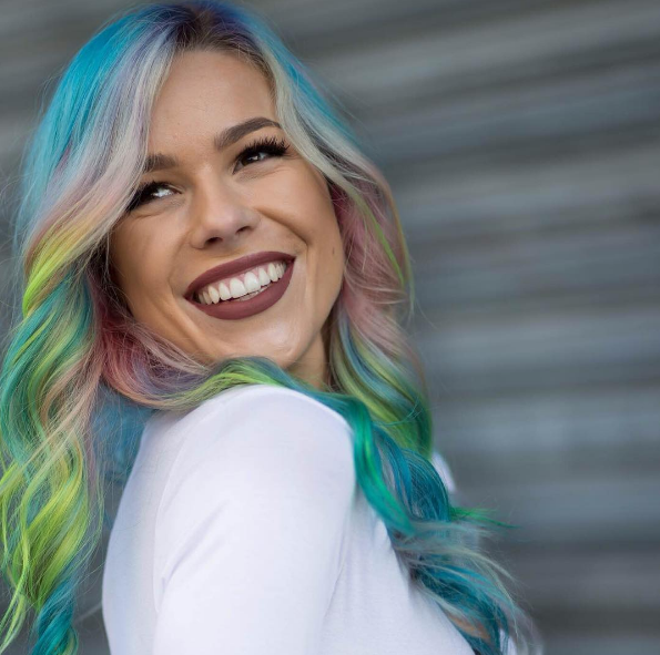 O americano Guy Tang faz sucesso nas redes sociais com criações de tinturas incríveis para os cabelos. E aí, tem coragem de colorir os fios assim?