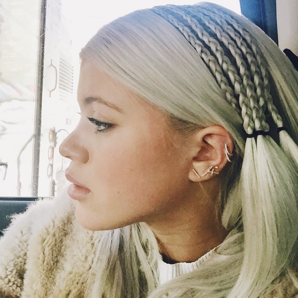 Sofia Richie, nova namorada de Justin Bieber, faz sucesso nas redes sociais com seus penteados cheios de tranças modernas