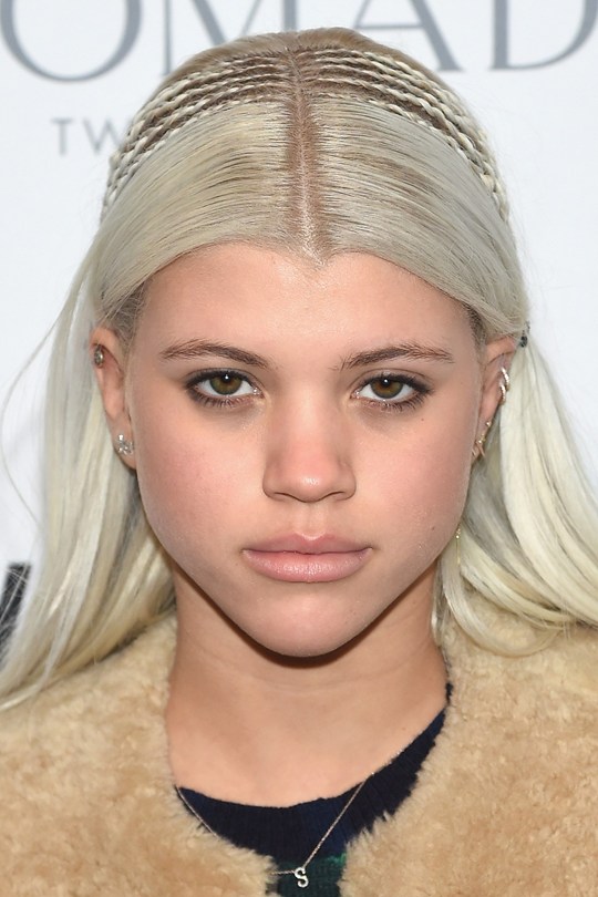 Sofia Richie, nova namorada de Justin Bieber, faz sucesso nas redes sociais com seus penteados cheios de tranças modernas