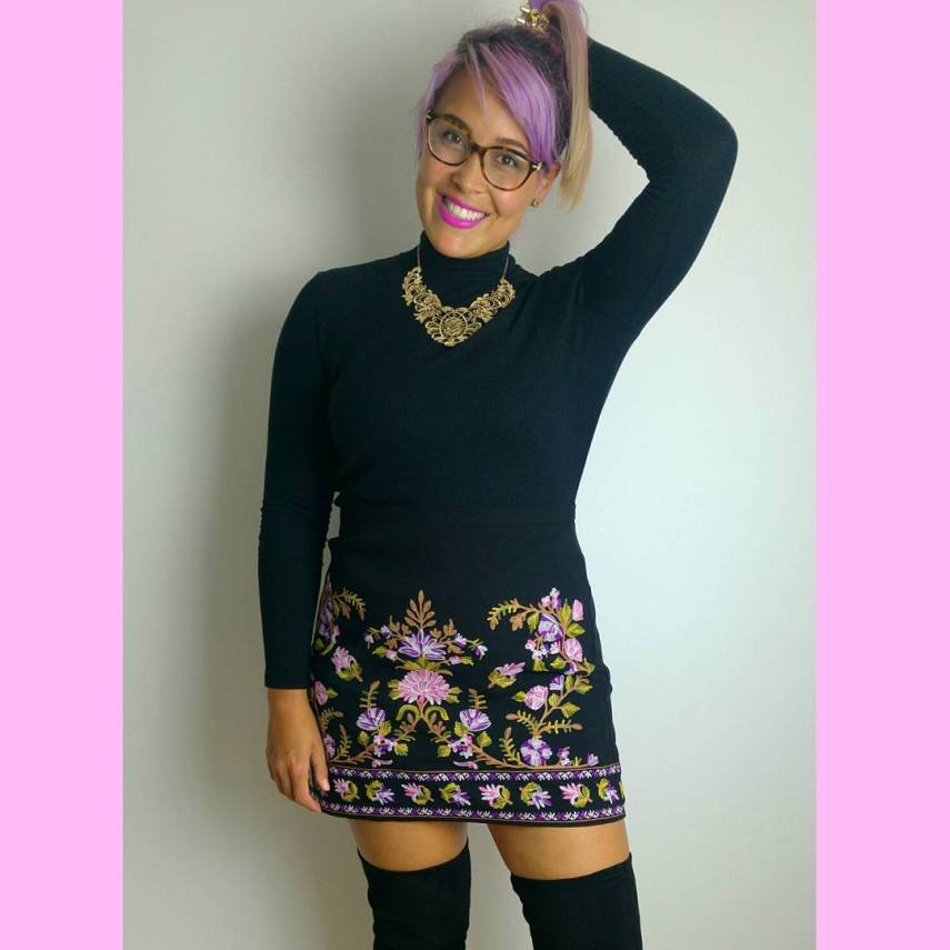A blogueira inglesa, que superou a anorexia, ajuda outras mulheres a amarem os próprios corpos. Arrasou!