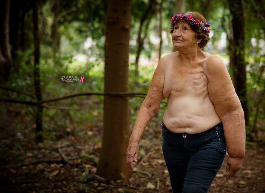 Dona Aurora venceu as sequelas de um erro médico e as cicatrizes de duas mastectomias. Sua neta, a fotógrafa Natália Alves, decidiu homenageá-la com esse álbum especial que ganhou as redes sociais <3