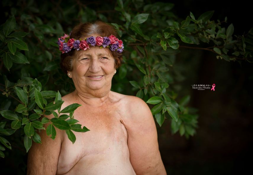 Dona Aurora venceu as sequelas de um erro médico e as cicatrizes de duas mastectomias. Sua neta, a fotógrafa Natália Alves, decidiu homenageá-la com esse álbum especial que ganhou as redes sociais <3