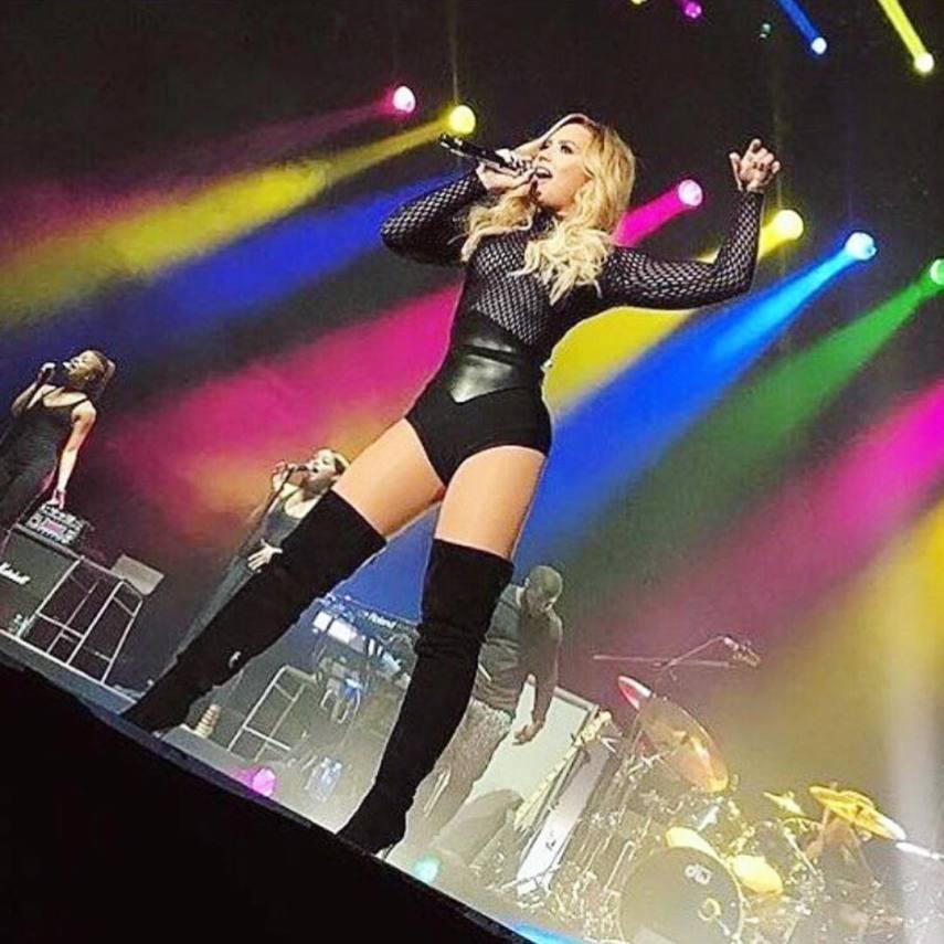 2016, Demi aparece loira no México