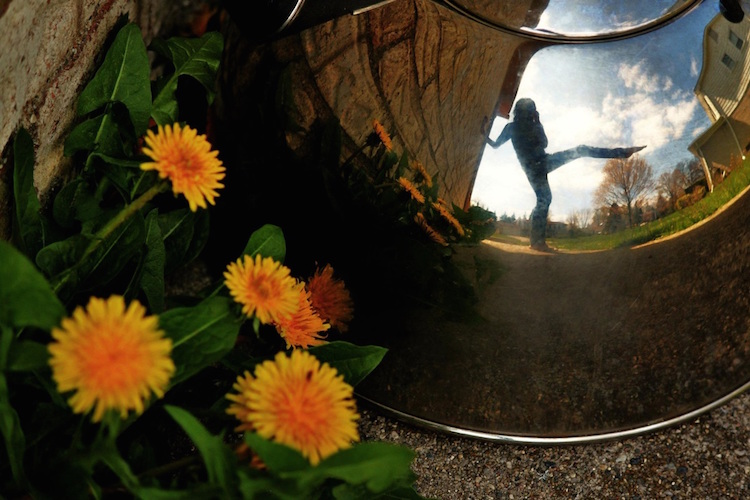 Fotógrafo leva chaleira para passear pelo mundo