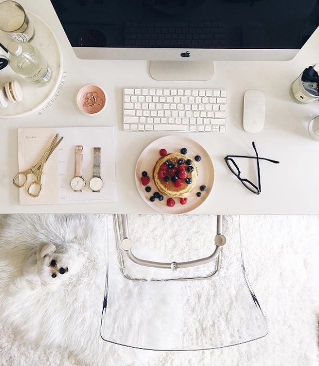 A conta de Instragram Minimal Setups (@minimalsetups) reúne ideias para montar e organizar seu espaço de home office