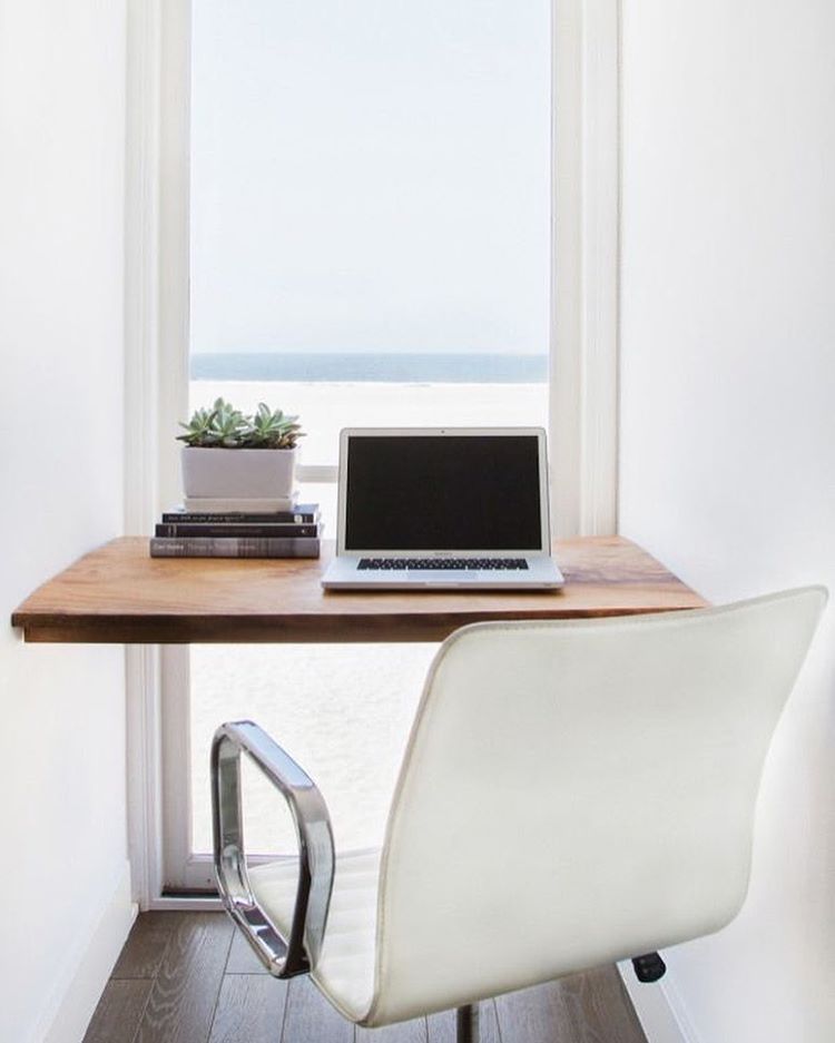 A conta de Instragram Minimal Setups (@minimalsetups) reúne ideias para montar e organizar seu espaço de home office