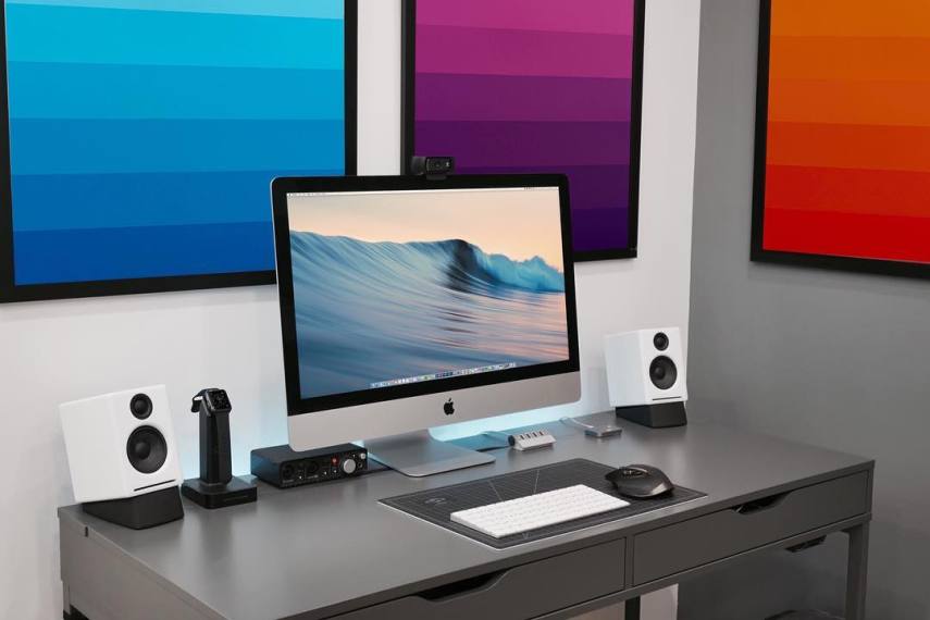 A conta de Instragram Minimal Setups (@minimalsetups) reúne ideias para montar e organizar seu espaço de home office