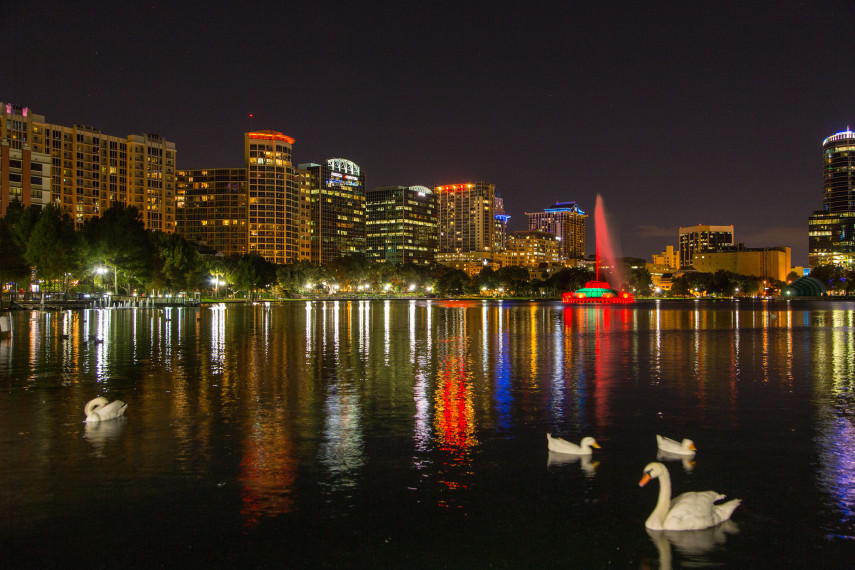 O Lago Eola é uma opção de desfrutar da cidade de forma gratuita. 