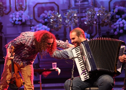Ainda no Centro Histórico de Paraty, o MIMO continuou no altar da Igreja da Matriz com show do duo Ricardo Herz e Samuca do Acordeon. Eles lançaram seu álbum 'Novos rumos' no evento e mesclaram o repertório com composições próprias e reproduções de Luiz Gonzaga e Dominguinhos.