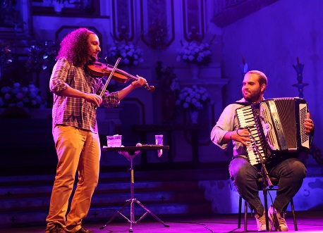Ainda no Centro Histórico de Paraty, o MIMO continuou no altar da Igreja da Matriz com show do duo Ricardo Herz e Samuca do Acordeon. Eles lançaram seu álbum 'Novos rumos' no evento e mesclaram o repertório com composições próprias e reproduções de Luiz Gonzaga e Dominguinhos.