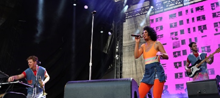 Grupo gaúcho lança o CD 'Subtropical Temperado' no festival e, no palco, mostrou uma música vibrante feita da mistura de eletrônico, voz, sanfona e ritmos latinos