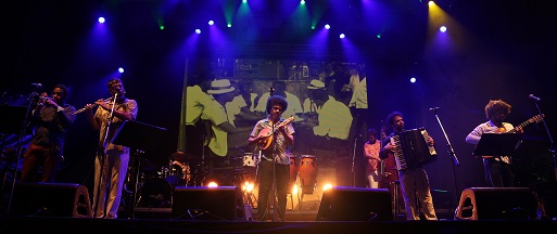 Hamilton de Holanda e o Baile do Almeidinha encerrou a edição do Paraty do festival. Os músicos tocaram clássicos da música popular brasileira e não deixaram ninguém parado no Centro Histórico de Paraty