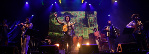 Hamilton de Holanda e o Baile do Almeidinha encerrou a edição do Paraty do festival. Os músicos tocaram clássicos da música popular brasileira e não deixaram ninguém parado no Centro Histórico de Paraty