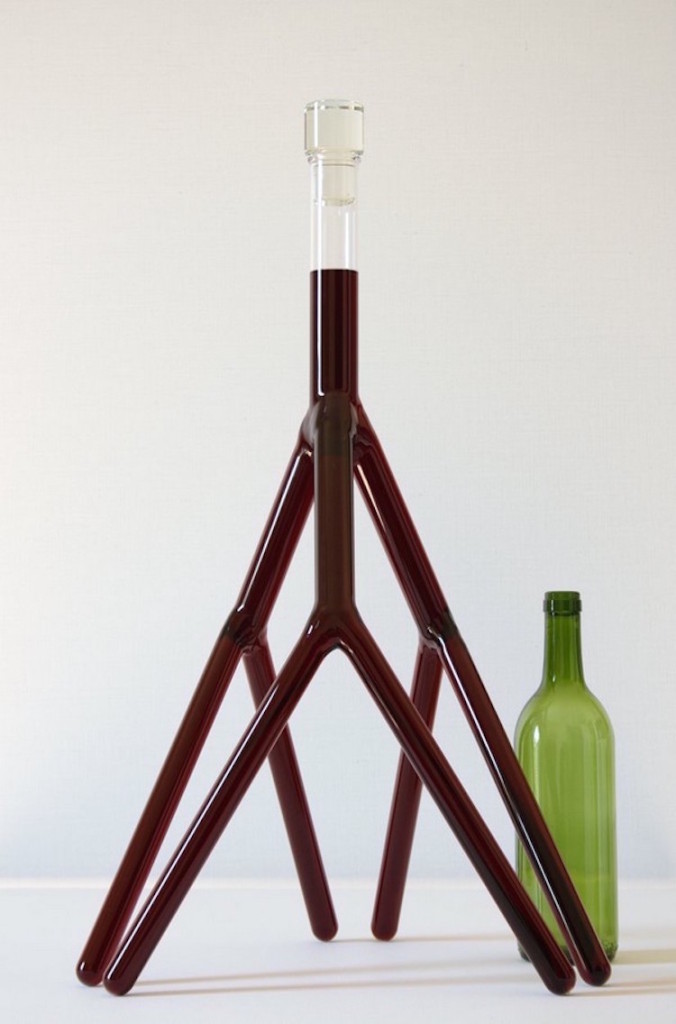 Quem está por trás desses belos e exóticos recipientes é Etienne Meneau, um artista apaixonado por geometria, natureza e vida. Teria coragem de tomar uma taça?