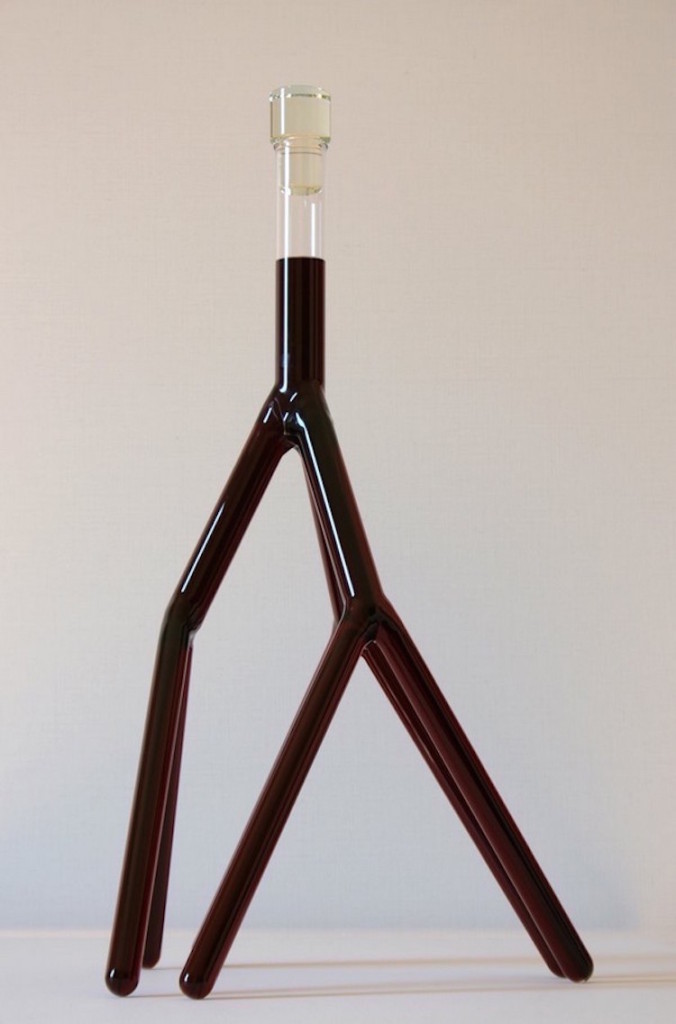 Quem está por trás desses belos e exóticos recipientes é Etienne Meneau, um artista apaixonado por geometria, natureza e vida. Teria coragem de tomar uma taça?