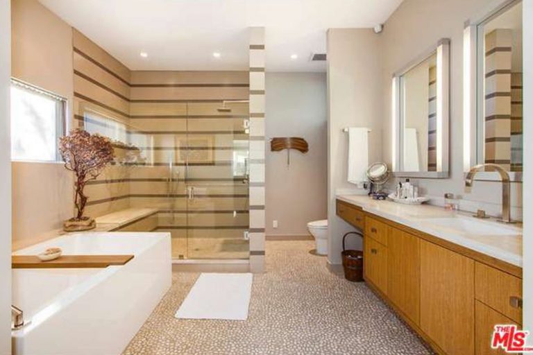 A atriz comprou uma casa de US$ 4,64 milhões (R$ 14,7 milhões) em Venice, na Califórnia, e ela é incrível
