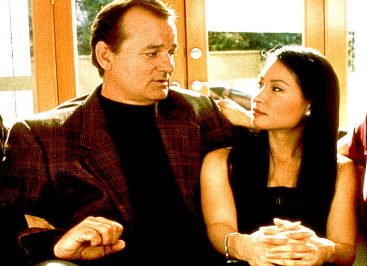 Nos bastidores, Lucy Liu não se entendia com Cameron Diaz. Mas a briga mais tensa foi entre Liu e Bill Murray. O ator disse que a estrela não sabia atuar e ela partiu para cima dele com socos. Eles foram separados pela produção. Murray não voltou para a sequência