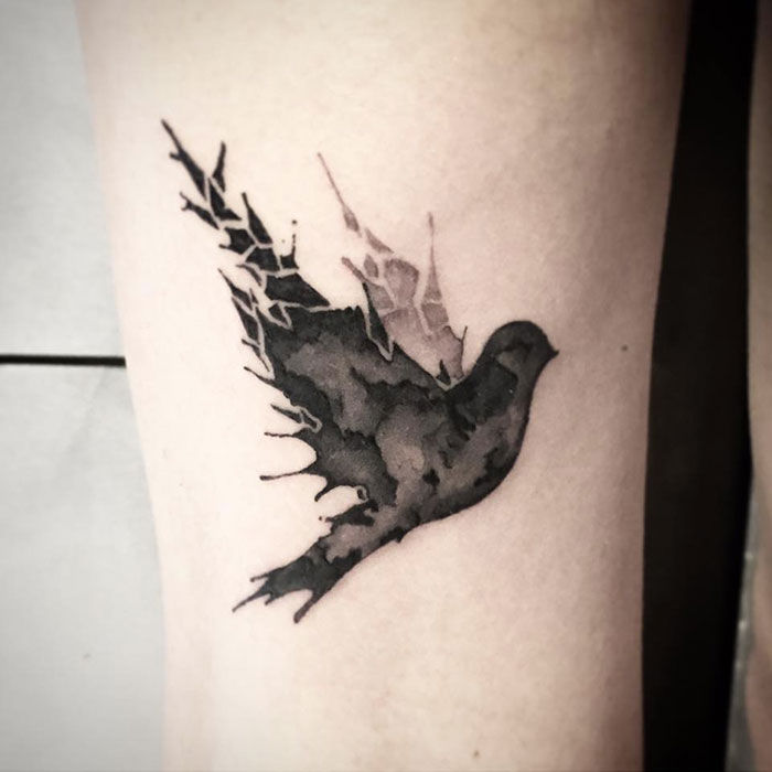 Inspirações para quem sonha em tatuar uma ave no corpo