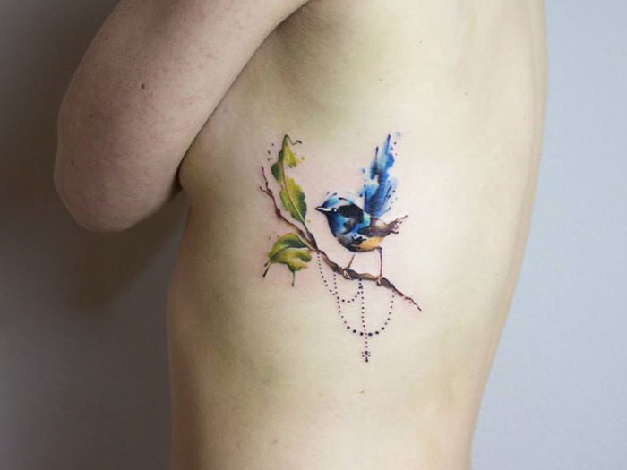 Inspirações para quem sonha em tatuar uma ave no corpo