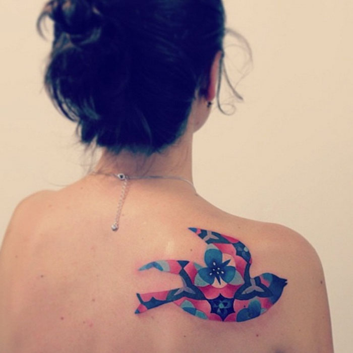 Inspirações para quem sonha em tatuar uma ave no corpo