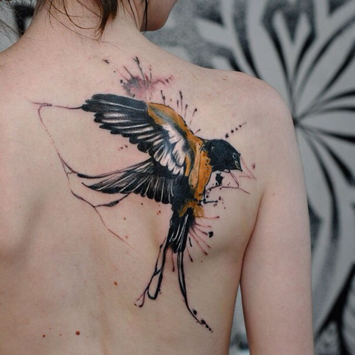 Inspirações para quem sonha em tatuar uma ave no corpo