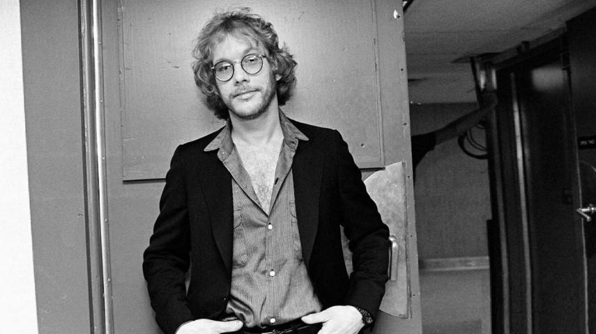 Clássico de Warren Zevon, que também tem uma música I'll Sleep When I'm Dead (vou dormir até morrer)
