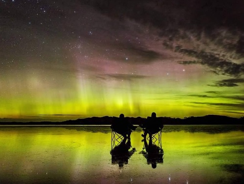 Ilha da Tasmânia bomba na internet com luzes inacreditáveis da aurora  austral – Vírgula