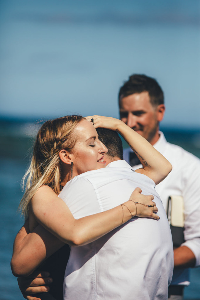 Este casal não se preocupou com nenhum detalhe da cerimônia e acabou transformando o casamento no momento mais mágico justamente pela simplicidade e companhia das pessoas que mais amam