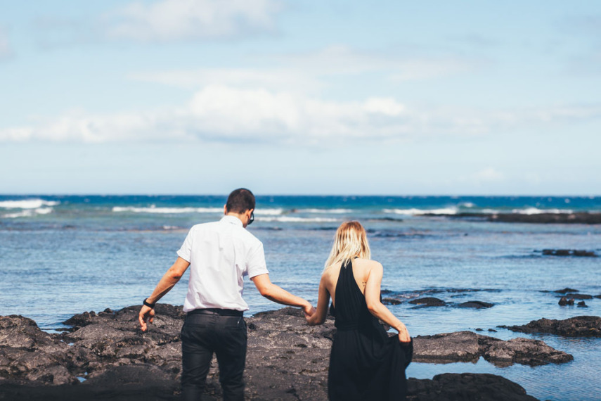 Este casal não se preocupou com nenhum detalhe da cerimônia e acabou transformando o casamento no momento mais mágico justamente pela simplicidade e companhia das pessoas que mais amam