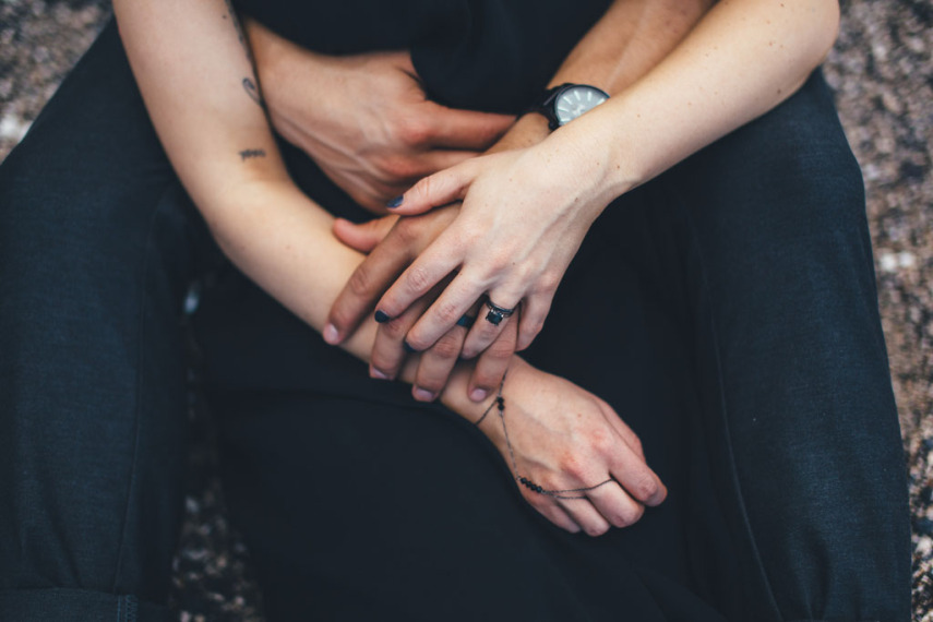 Este casal não se preocupou com nenhum detalhe da cerimônia e acabou transformando o casamento no momento mais mágico justamente pela simplicidade e companhia das pessoas que mais amam