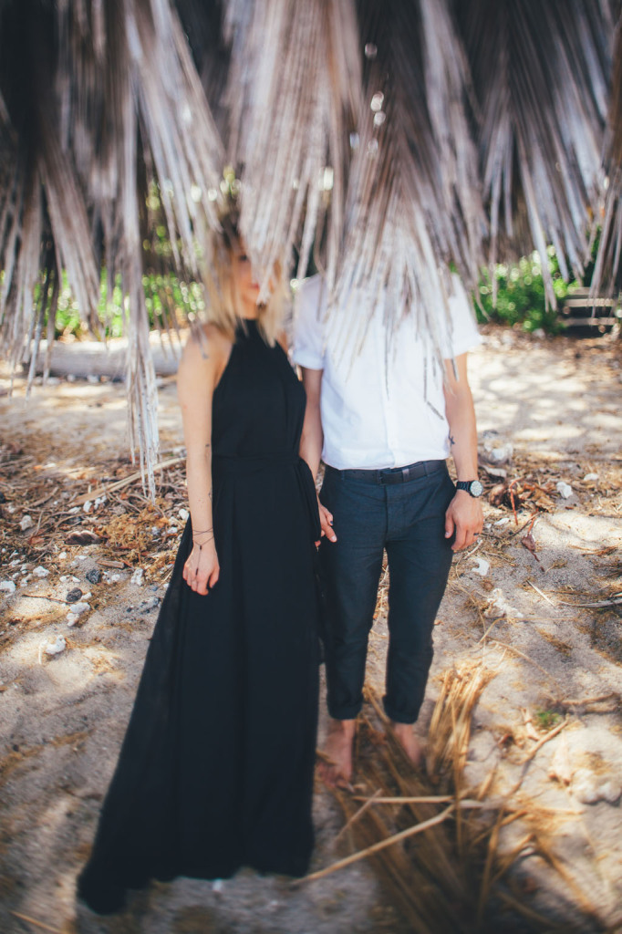 Este casal não se preocupou com nenhum detalhe da cerimônia e acabou transformando o casamento no momento mais mágico justamente pela simplicidade e companhia das pessoas que mais amam
