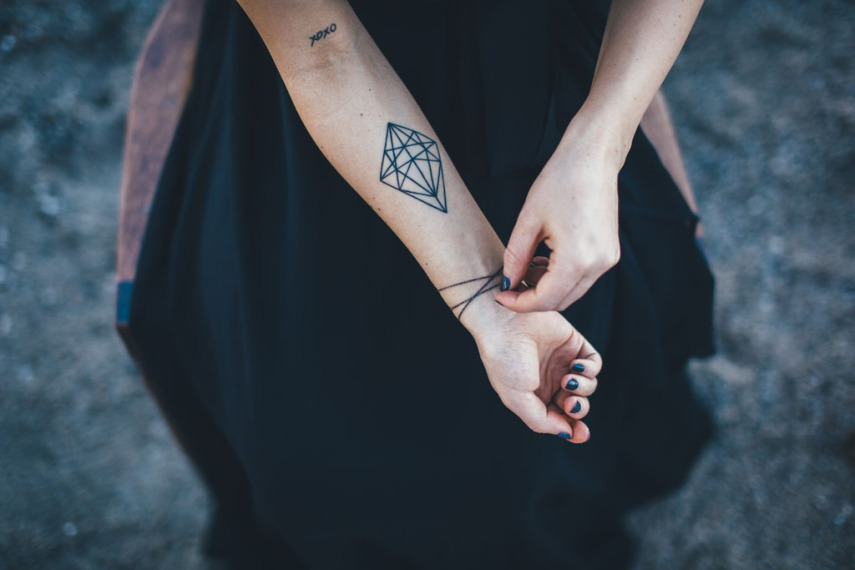 Este casal não se preocupou com nenhum detalhe da cerimônia e acabou transformando o casamento no momento mais mágico justamente pela simplicidade e companhia das pessoas que mais amam