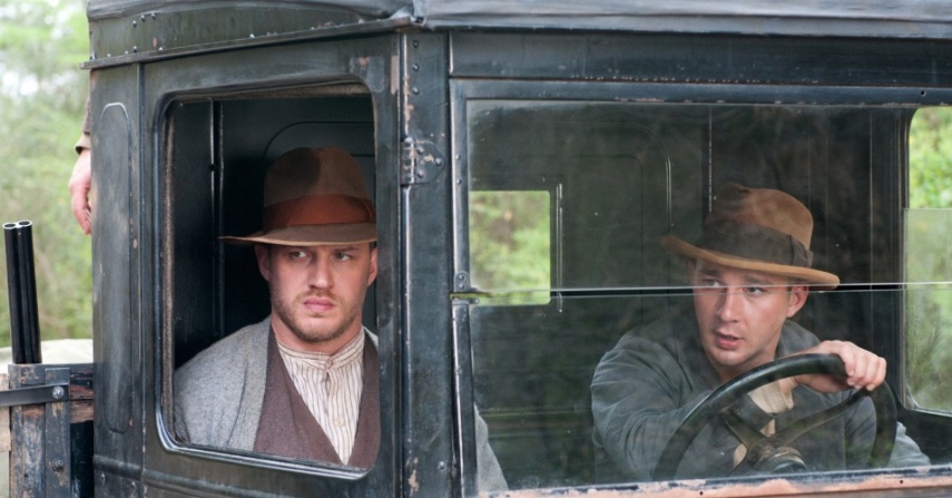 Olha o Tom Hardy aqui novamente nesta lista. O ator filmou Os Infratores com Shia LaBeouf. As relações entre os dois não era das melhores. Os dois tiveram uma briga. Tom Hardy contou: 