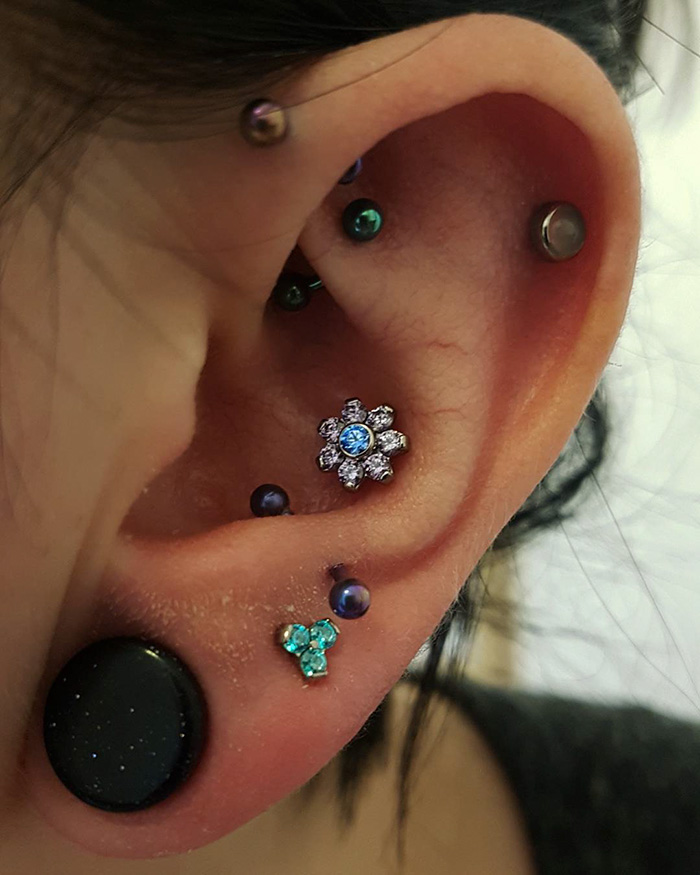 Constelação de piercings vira moda