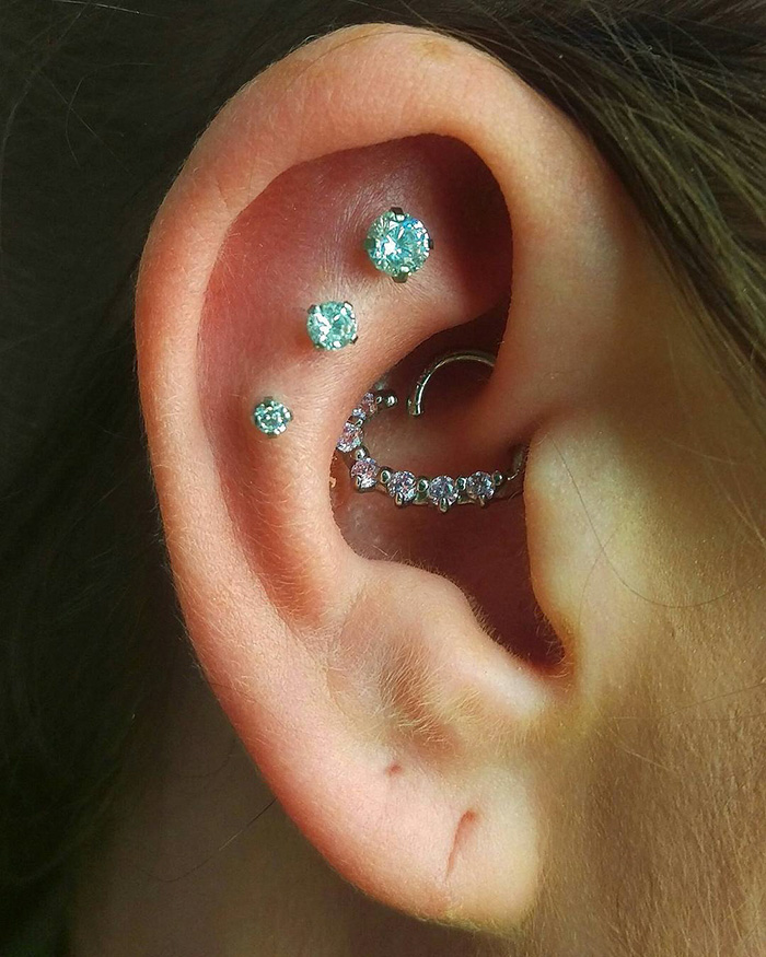 Constelação de piercings vira moda