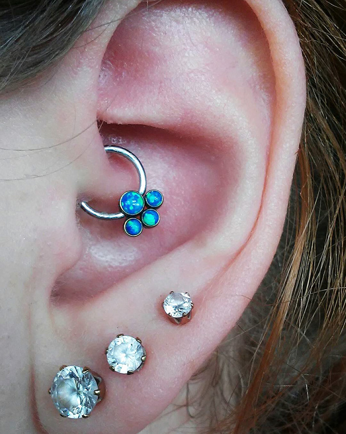 Constelação de piercings vira moda