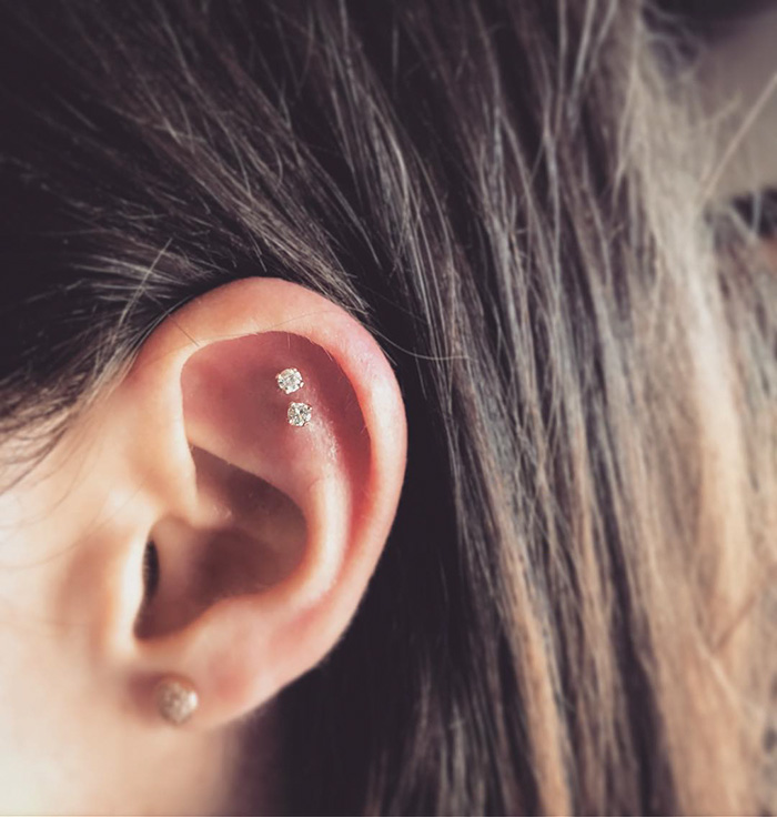 Constelação de piercings vira moda