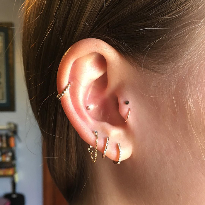Constelação de piercings vira moda