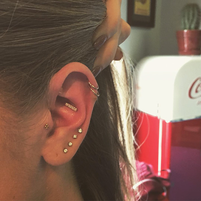 Constelação de piercings vira moda