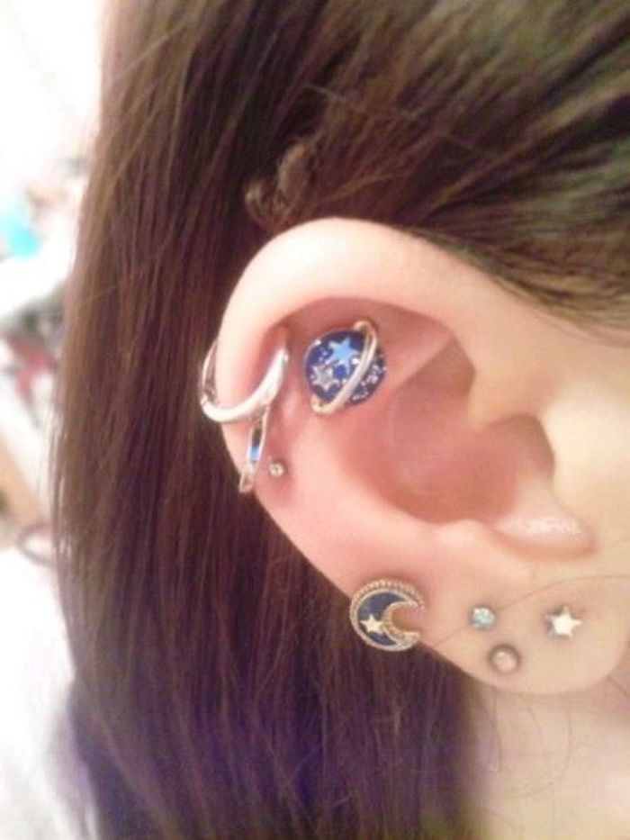 Constelação de piercings vira moda