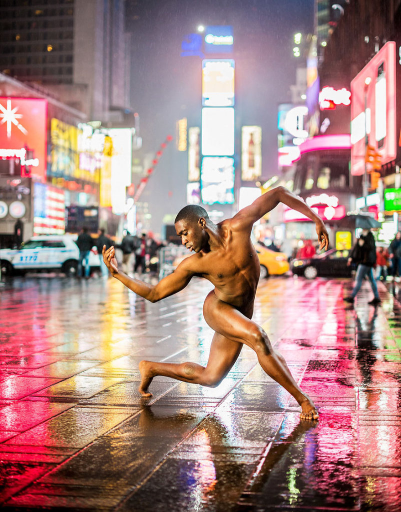 O projeto 'Dancers After Dark' é do fotógrafo nova-iorquino Jordan Matter e registra artistas em movimento por ruas de várias cidades do mundo