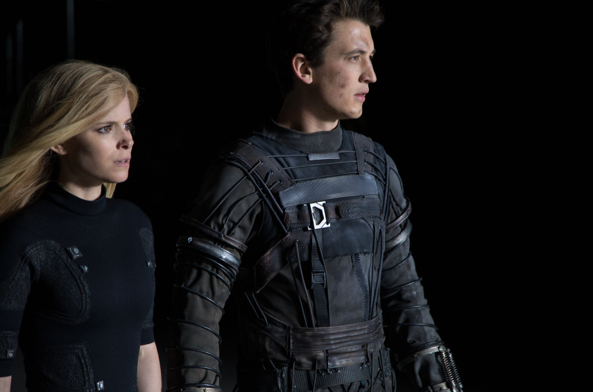 O diretor Josh Trank era autoritário e não conseguia trabalhar em equipe. Ele não gostava do elenco e não tinha aprovado a escolha da atriz Kate Mara. O resultado é que ela era tratada de maneira agressiva pelo diretor. Miles Teller também sofreu na mão de Trank e os dois tiveram uma relação horrível. A falta de entrosamento transpareceu na tela e o filme foi um fracasso de bilheteria