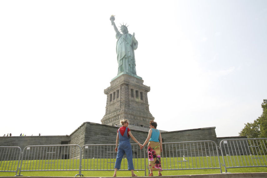 Depois de perder a avó, a americana Alex decidiu viajar com a mãe aposentada. 