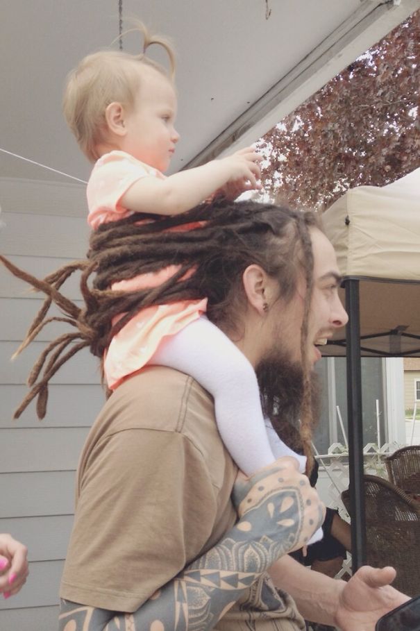Dreads são feitos para segurar bebê SIM